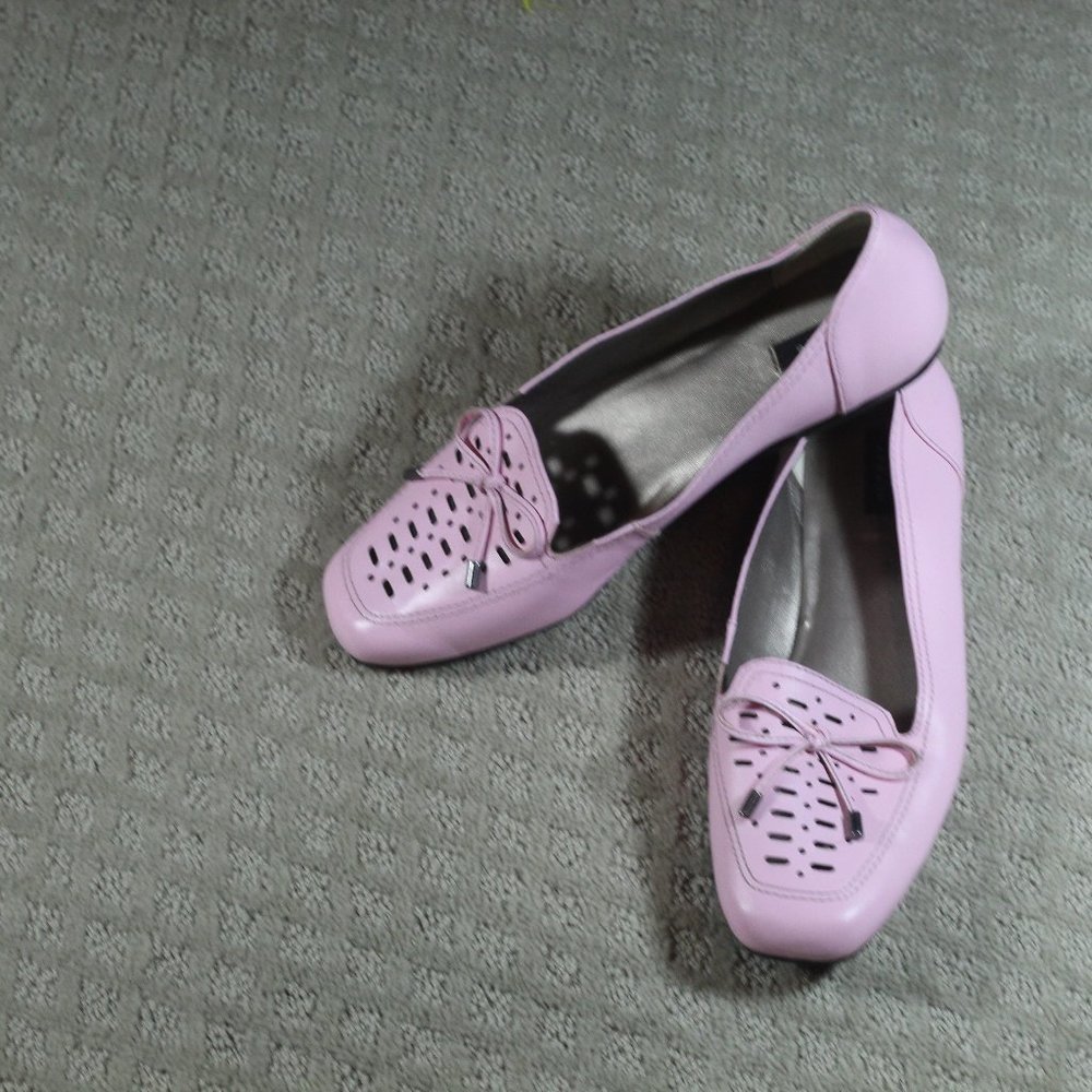 Array Size 8 Pink Square Toe Flats - image 1